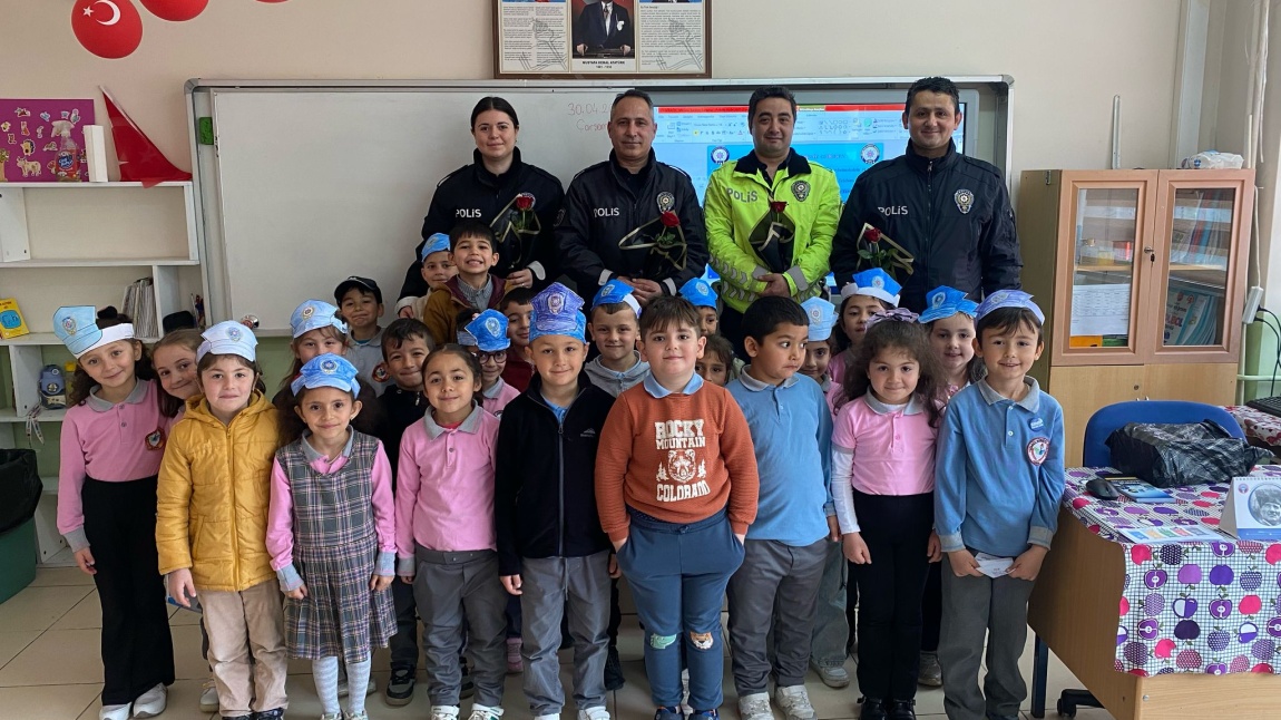 Polis Haftası Münasebetiyle 1-B Sınıfı Öğrencileri ile Gölköy İlçe Emniyet Müdürlüğünde Görev Yapan Polislerimiz Biraraya Geldi.